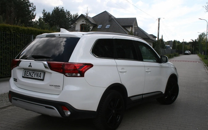 Mitsubishi Outlander cena 81500 przebieg: 50000, rok produkcji 2020 z Warszawa małe 631